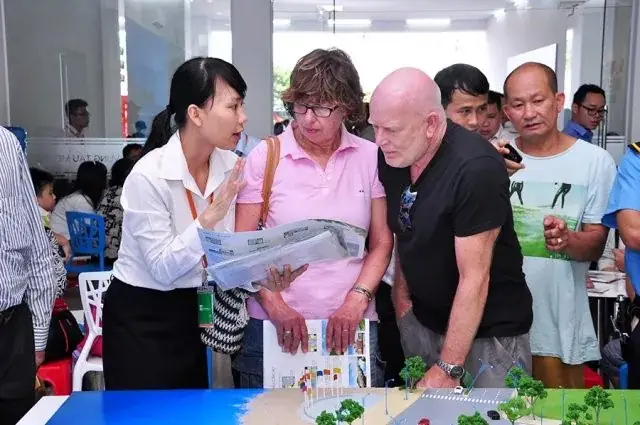 Bán Chung Cư Cho Người Nước Ngoài: Quy Định & Rủi Ro Pháp Lý