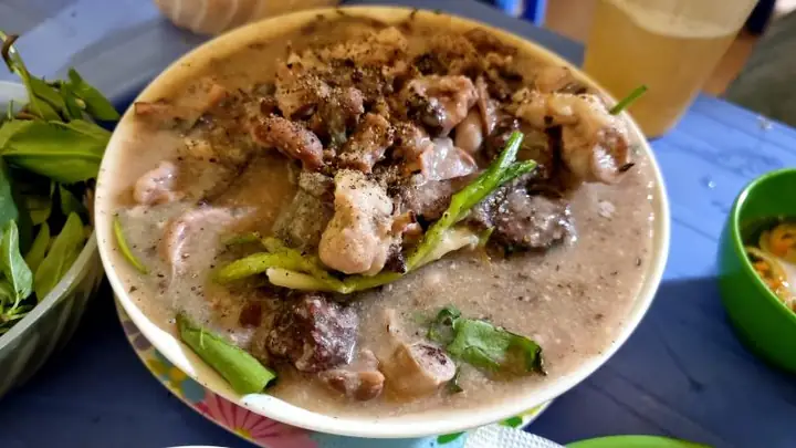 Đánh Giá Chi Tiết Cháo Lòng Chung Cư Ngô Gia Tự: Trải Nghiệm Ẩm Thực Vỉa Hè Quận 10