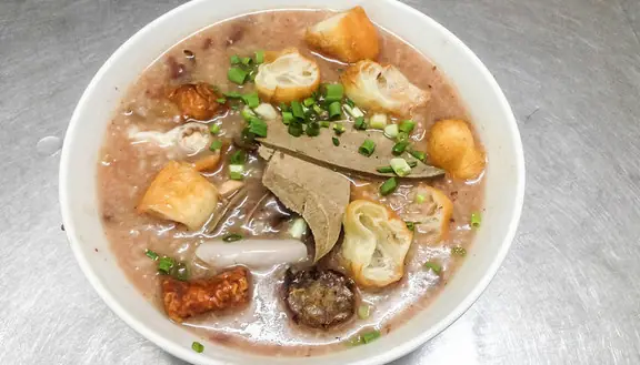 Đánh Giá Chi Tiết Cháo Lòng Chung Cư Ngô Gia Tự: Trải Nghiệm Ẩm Thực Vỉa Hè Quận 10