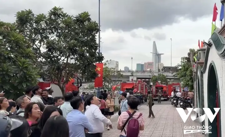 Cháy Chung Cư Bến Vân Đồn: Bài Học Về An Toàn Sinh Sống Đô Thị