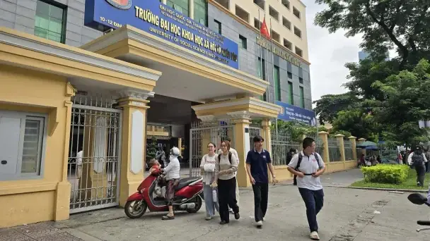 Cháy Chung Cư Bến Vân Đồn: Bài Học Về An Toàn Sinh Sống Đô Thị
