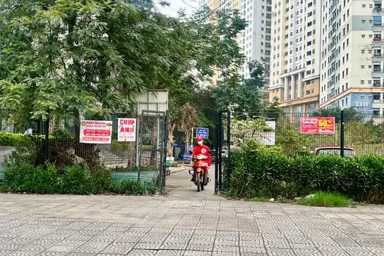 Chung Cư Kim Văn Kim Lũ: Đánh Giá Toàn Diện Về Vấn Đề Lấn Chiếm Vỉa Hè Và Giải Pháp Chung Cư Kim Văn Kim Lũ: Đánh Giá Toàn Diện Về Vấn Đề Lấn Chiếm Vỉa Hè Và Giải Pháp
