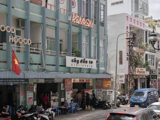 Đánh Giá Chi Tiết Chung Cư 35 Nguyễn Văn Tráng: Điểm Đến Văn Hóa Và Giải Trí Độc Đáo Giữa Lòng Quận 1