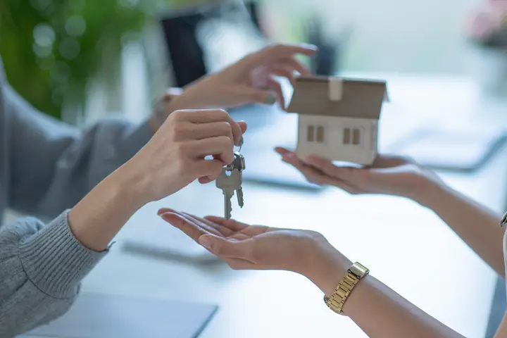 Hợp Đồng Mua Bán Chung Cư: Cần Biết Những Điều Gì Trước Khi Ký Kết?