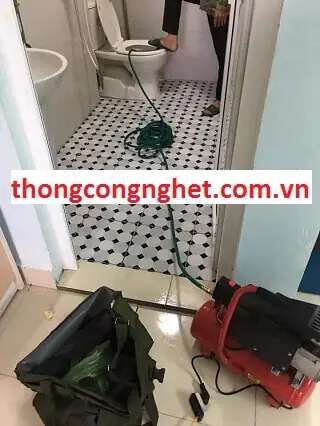 Hướng Dẫn Chi Tiết Cách Thông Bồn Cầu Chung Cư: Từ Tự Làm Đến Thuê Thợ