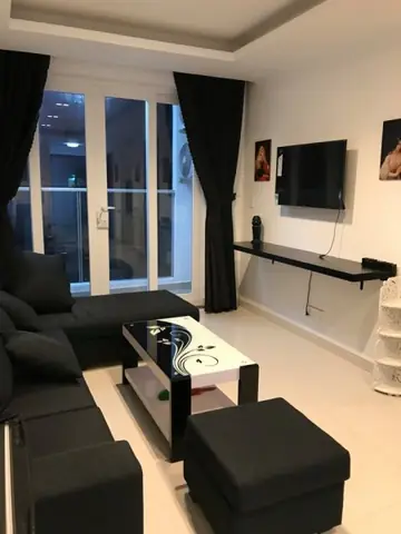 Đánh Giá Chi Tiết Chung Cư Sky Center: Ưu Điểm, Nhược Điểm Và Bảng Giá Thuê Thực Tế