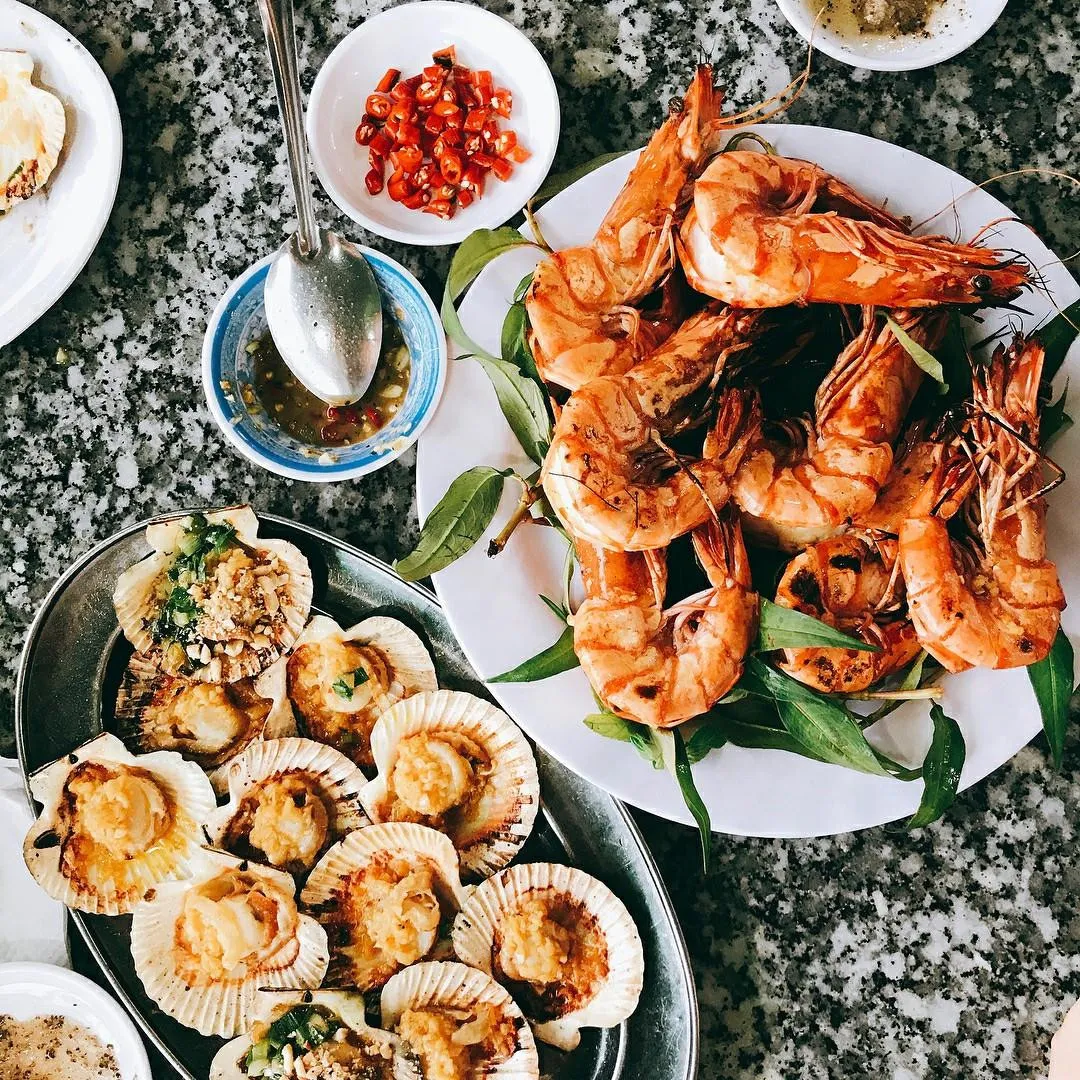 Các món hải sản tươi ngon tại khu bờ kè sông Cà Ty, Phan Thiết