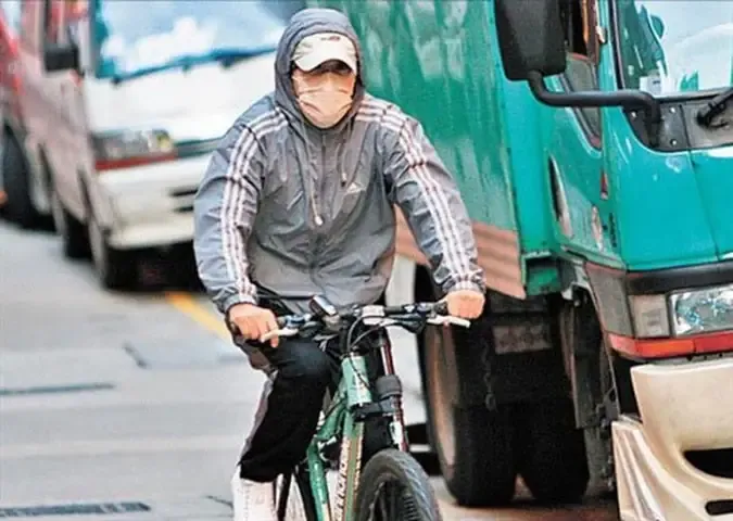 Dù Giàu Có, Ông Vẫn Sử Dụng Các Phương Tiện Công Cộng Hoặc Xe Đạp Để Di Chuyển (ảnh: Sohu).