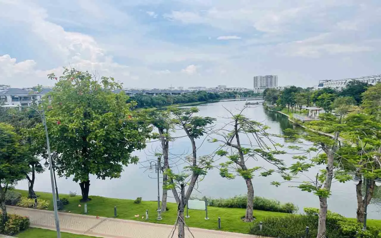 Hồ cảnh quan và cây xanh tại Công Viên KĐT Lakeview Thủ Đức