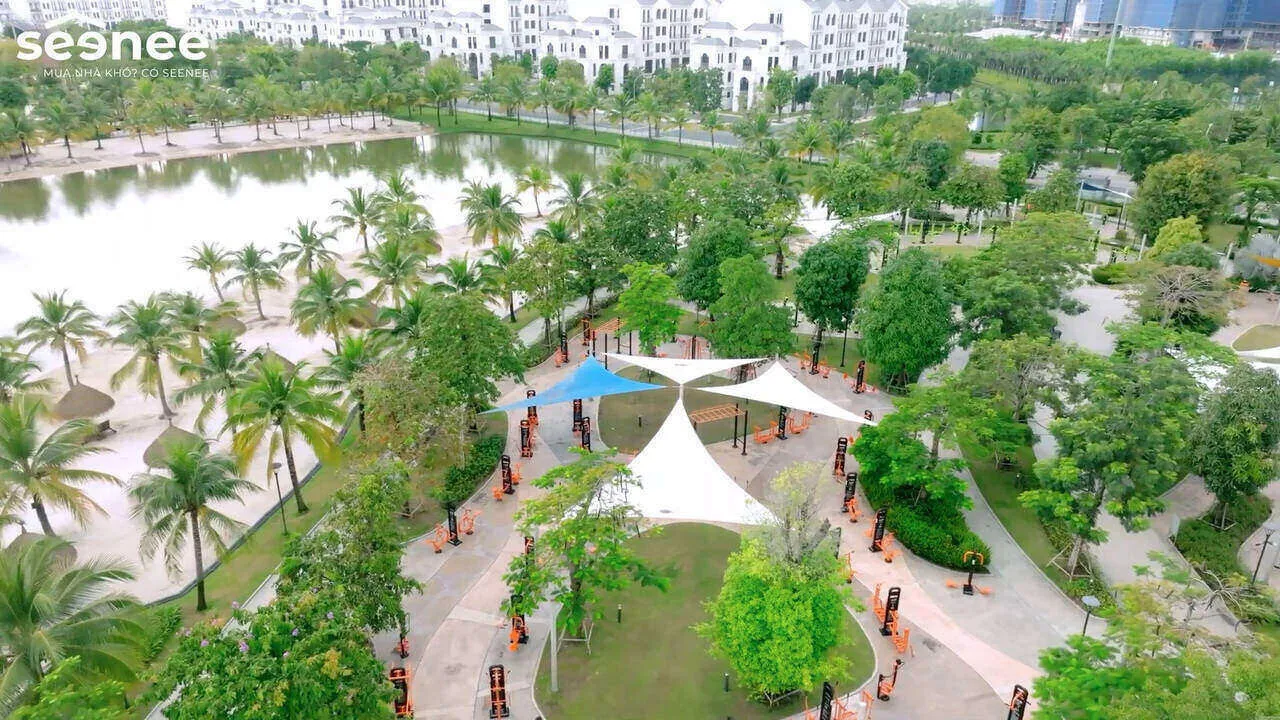 Khu vực tập gym ngoài trời trong Công Viên Ánh Sáng Thủ Đức