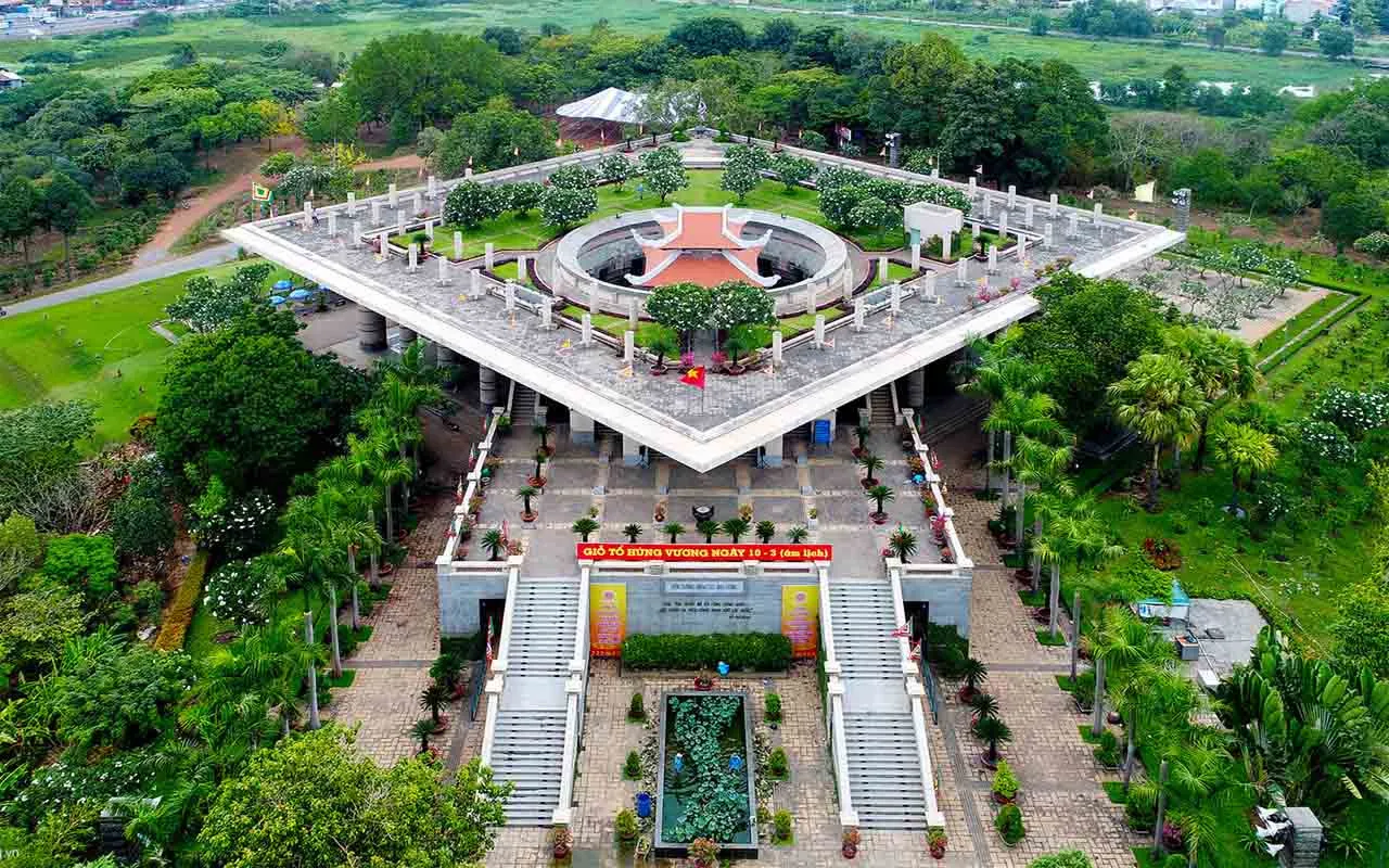 Khuôn viên rộng lớn tại Công Viên Lịch Sử Văn Hóa Dân Tộc Thủ Đức