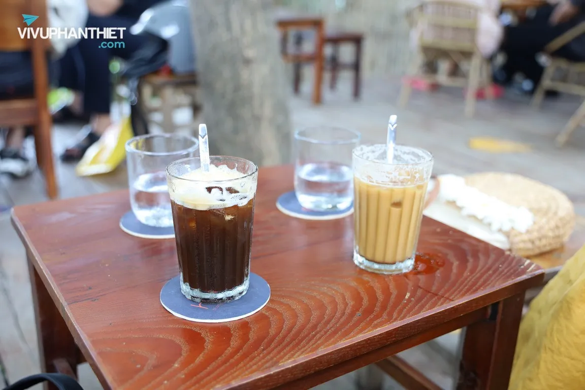 Ly cà phê thơm ngon tại Mơ Hoàng Phan Thiết cùng cảnh quan