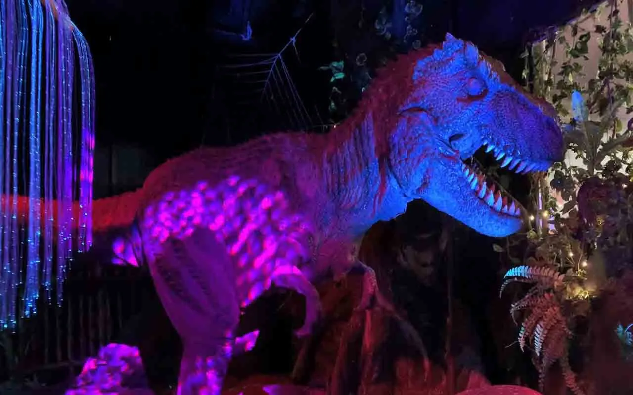Mô hình khủng long sống động tại Công Viên Khủng Long Terassic Thủ Đức