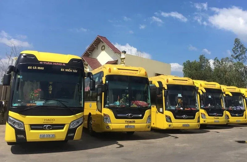 Xe khách Tuấn Hưng đậu tại bến