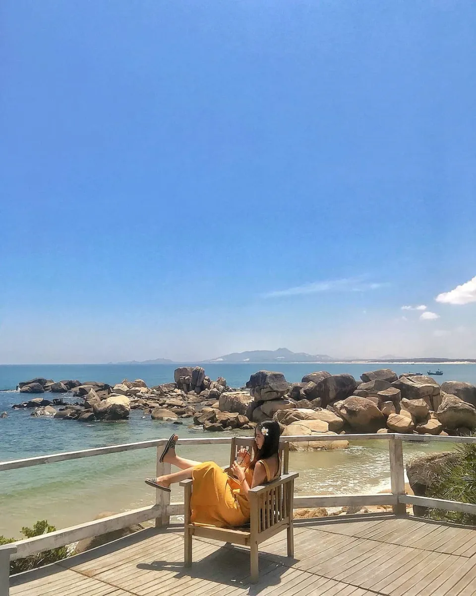 Đà Nẵng là thành phố giải trí, còn Quy Nhơn là nơi yên bình nên rất thích hợp để kết hợp hai địa điểm này trong một chuyến đi