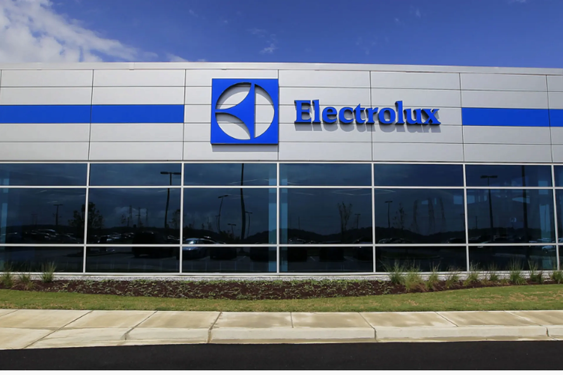 Electrolux của nước nào? Lịch sử và đánh giá chi tiết 2026 Đa dạng sản phẩm Electrolux