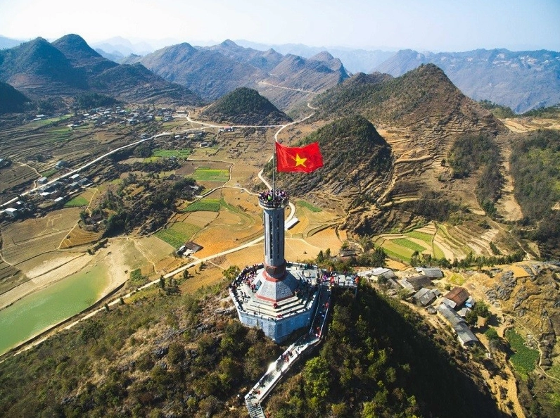Bản làng và cánh đồng tại Lũng Cú, Hà Giang