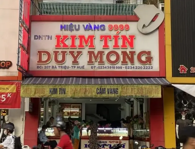 Biểu đồ so sánh giá vàng Duy Mông và thế giới