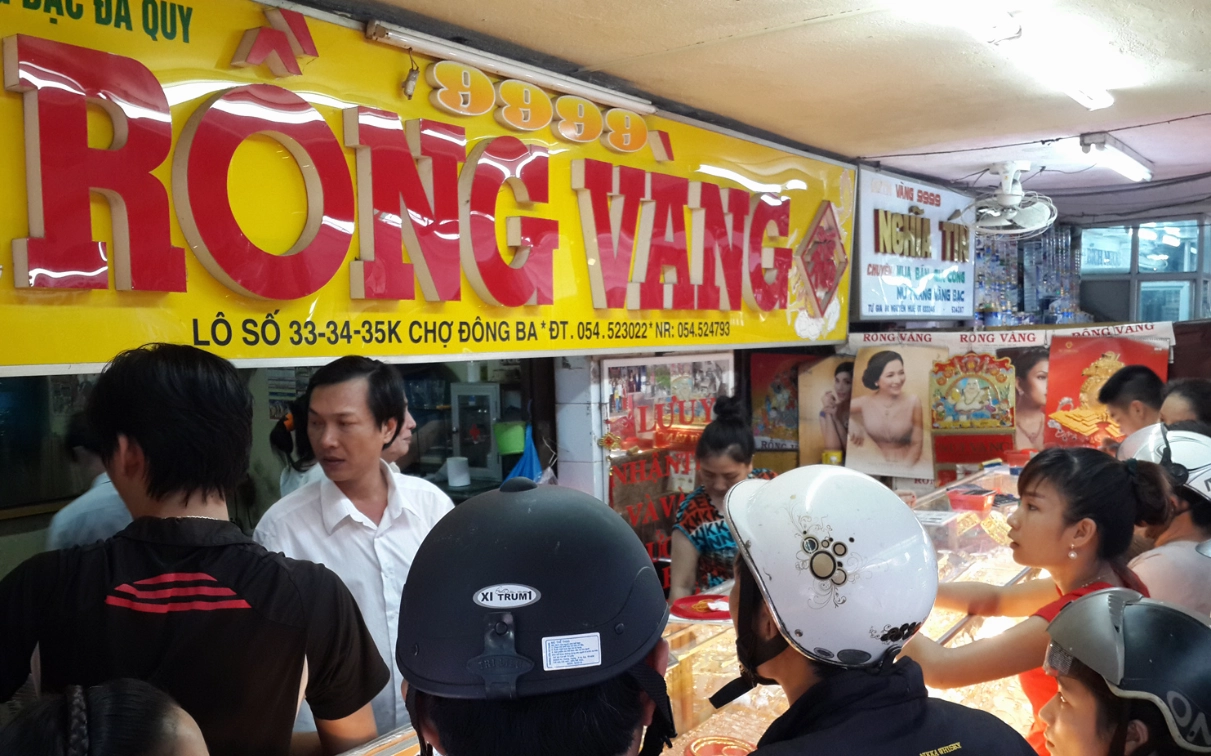 Biểu đồ so sánh giá vàng trong nước và thế giới