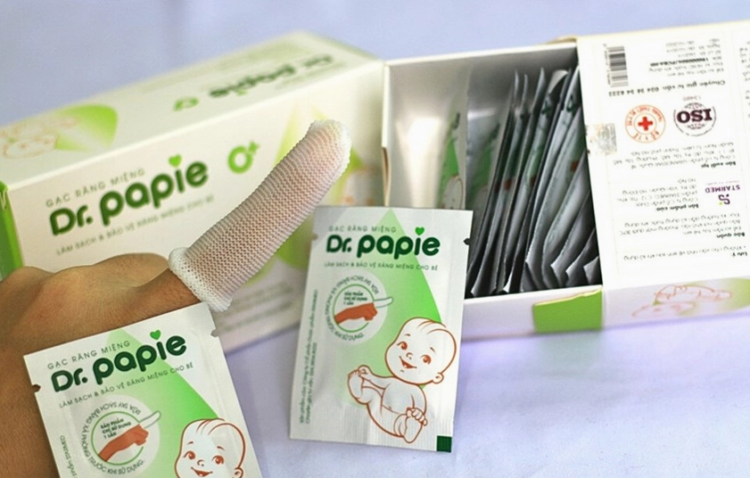 Các bước rơ lưỡi cho bé bằng nước muối sinh lý