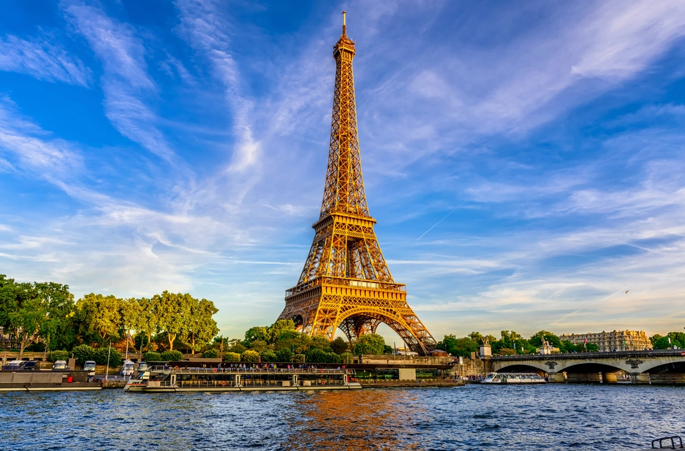 Cận cảnh kiến trúc Tháp Eiffel