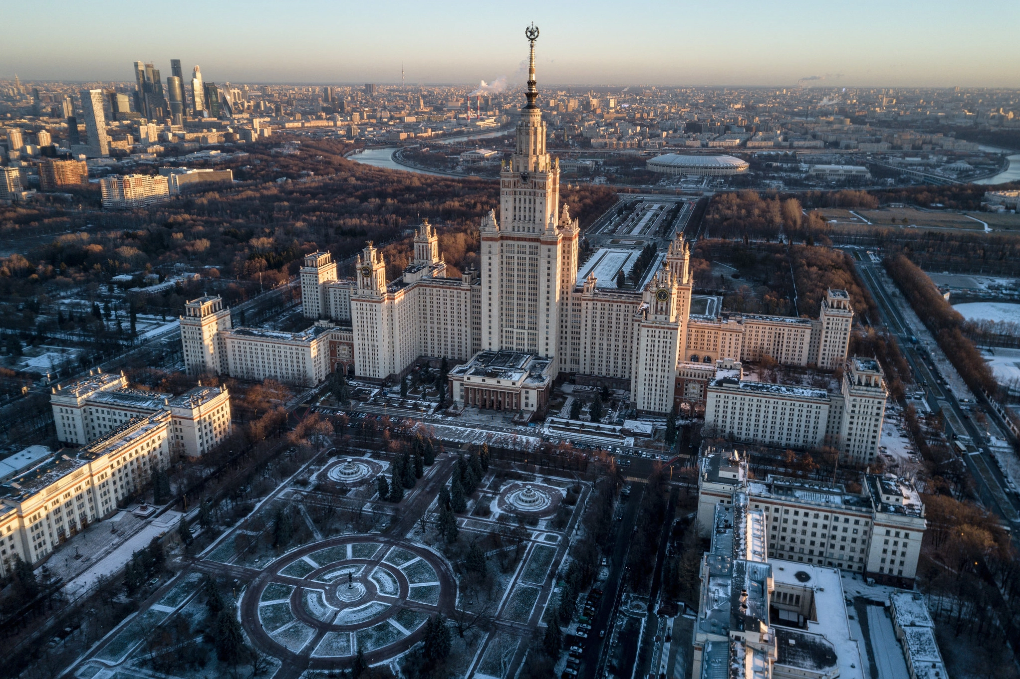Moscow Là Thủ Đô Nước Nào? Khám Phá Trái Tim Nước Nga Hiện Đại Cảnh đêm Moscow