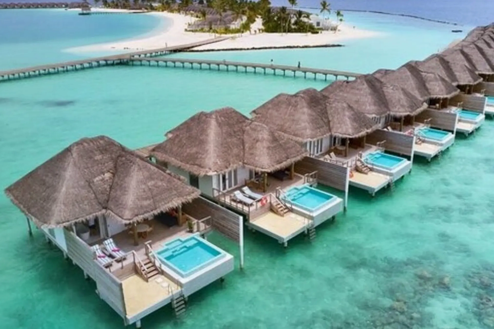 Cảnh hoàng hôn trên biển Maldives