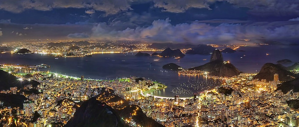 Cảnh quan biểu tượng của Rio de Janeiro với tượng Chúa Cứu Thế