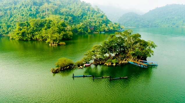 Đảo nào giàu tài nguyên nước ngọt nhất? Khám phá bí ẩn nguồn nước Cảnh quan hồ nước ngọt tuyệt đẹp