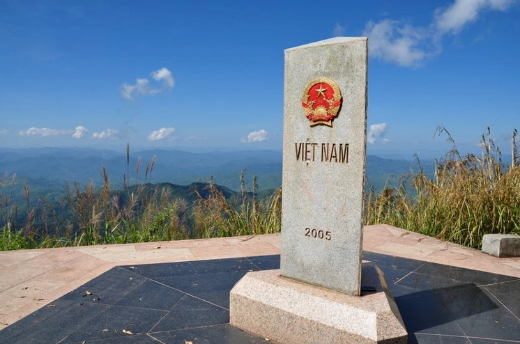 Cảnh quan hùng vĩ tại điểm cực bắc Việt Nam