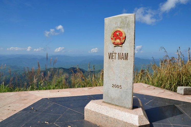 Điểm Cực Bắc Nước Ta Thuộc Tỉnh Nào? Khám Phá Vị Trí Địa Lý Độc Đáo Cảnh quan hùng vĩ tại khu vực cực Bắc Việt Nam