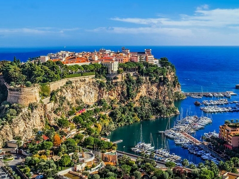 Monaco là nước nào? Khám phá Công quốc giàu có bậc nhất thế giới Cảnh quan Monaco nhìn từ trên cao