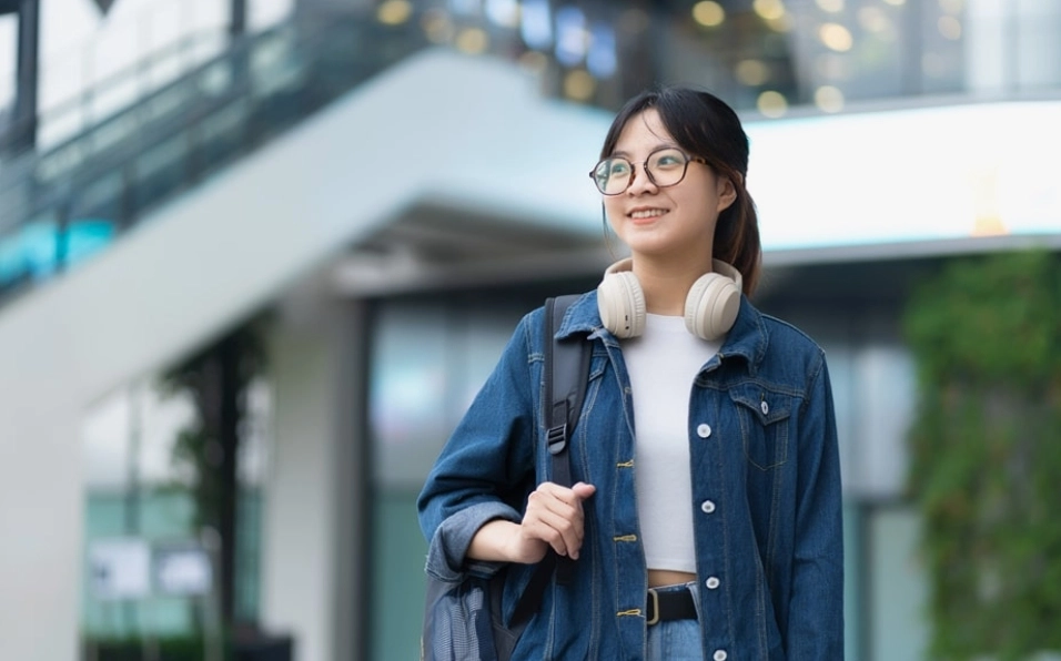 Con Gái Nên Đi Du Học Nước Nào? Xu Hướng 2026 Cảnh quan thành phố London, Anh Quốc