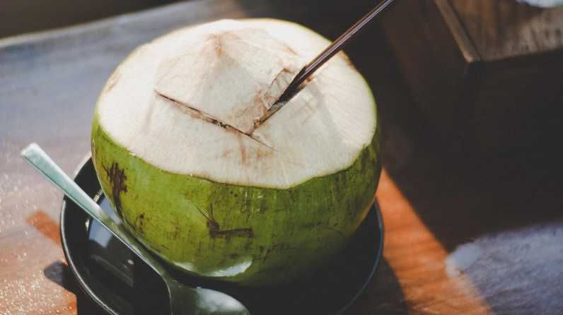 Chọn nước dừa tươi nguyên chất
