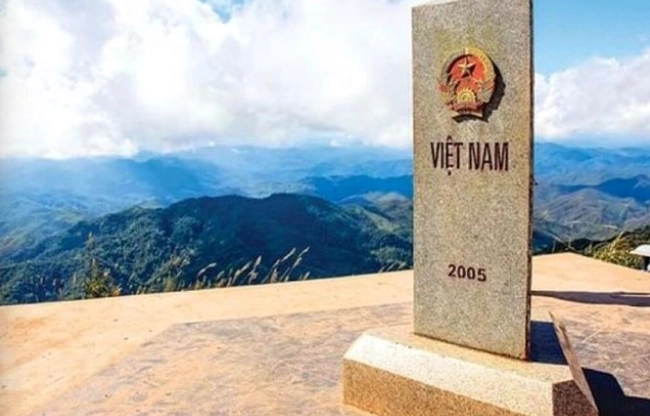 Điểm cực Tây của nước ta thuộc tỉnh nào? Khám phá A Pa Chải Cột cờ A Pa Chải - Biểu tượng điểm cực Tây