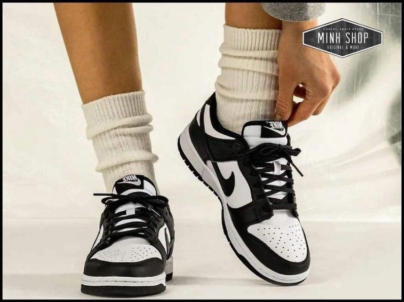 Nike của nước nào? Hé lộ nguồn gốc và hành trình chinh phục thế giới Cửa hàng Nike hiện đại trưng bày sản phẩm