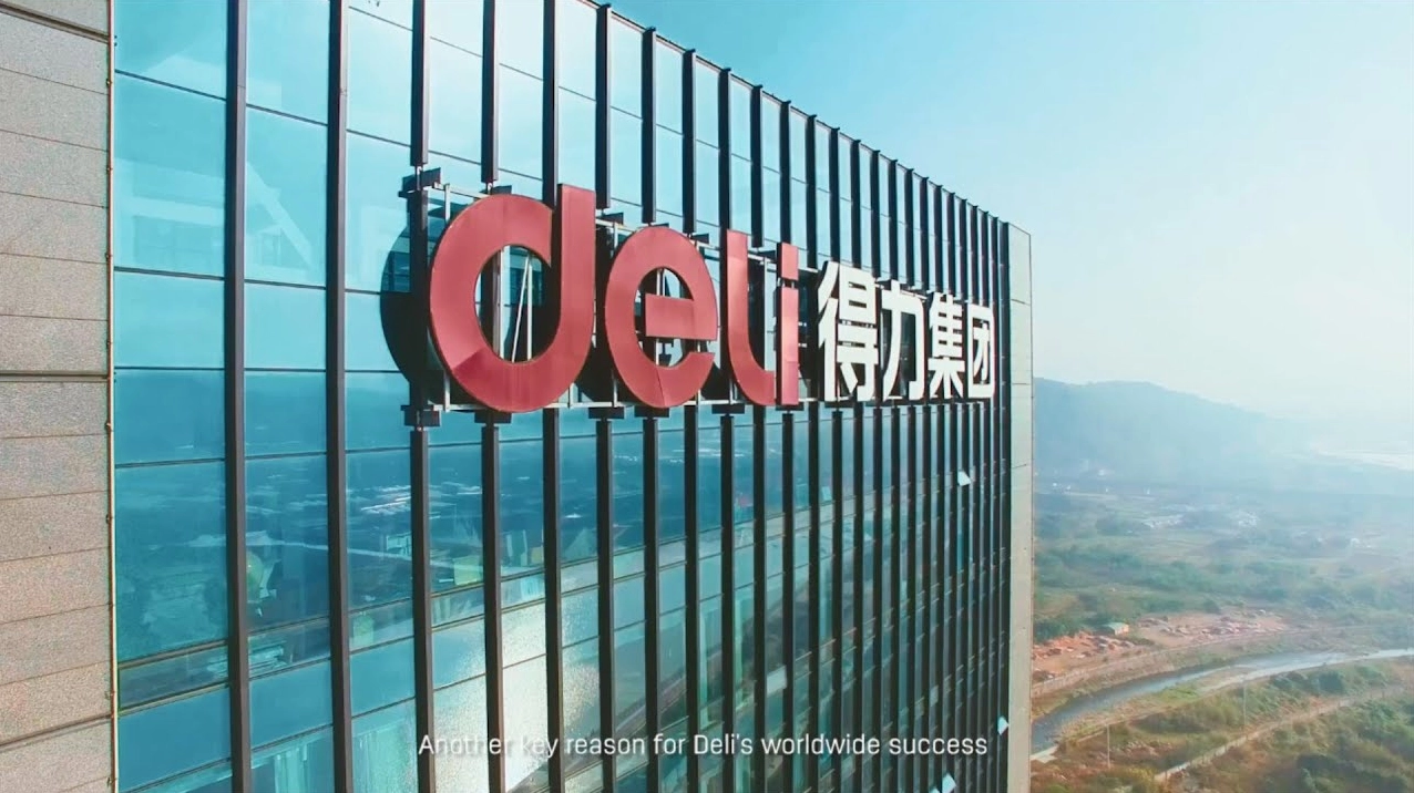 Deli của nước nào? Hé lộ nguồn gốc và sự thật bất ngờ về thương hiệu Cửa hàng trưng bày sản phẩm Deli