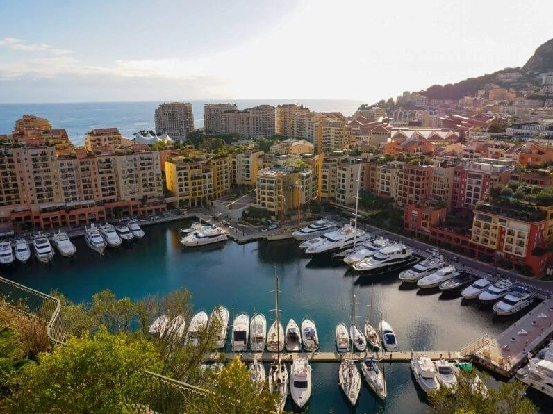 Monaco là nước nào? Khám phá Công quốc giàu có bậc nhất thế giới Cung điện Hoàng gia Monaco