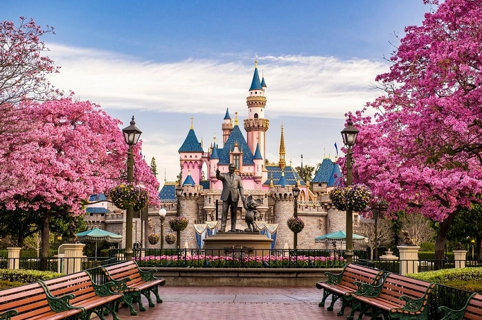 Disneyland Có Ở Những Nước Nào? Khám Phá Các Công Viên Kỳ Diệu Năm 2026 Disneyland Park California