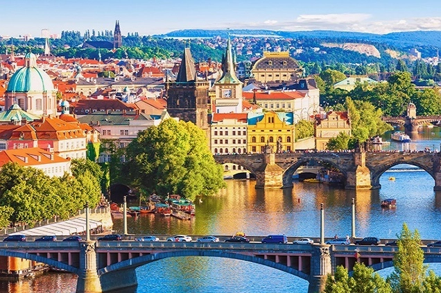 Vienna Là Thủ Đô Nước Nào? Khám Phá Thành Phố Của Âm Nhạc Và Lịch Sử Du khách tham quan Vienna