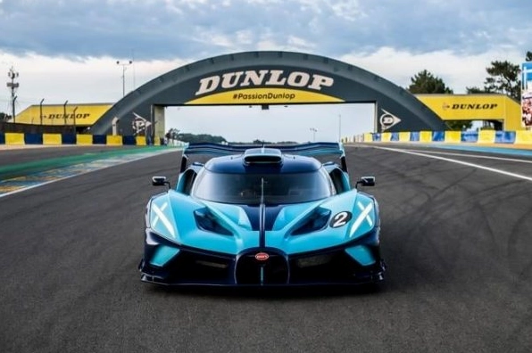 Ettore Bugatti và chiếc xe đầu tiên