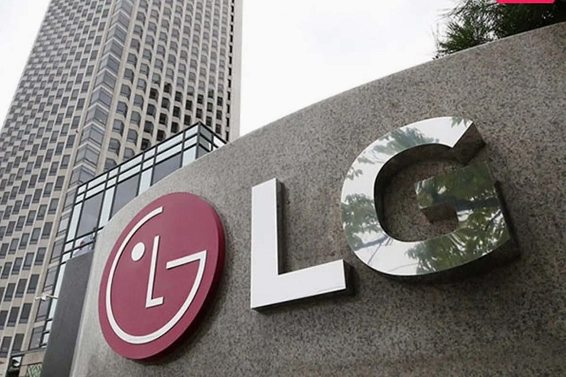 LG của nước nào? Lịch sử và các sản phẩm nổi bật 2026 Gia đình hạnh phúc sử dụng sản phẩm LG