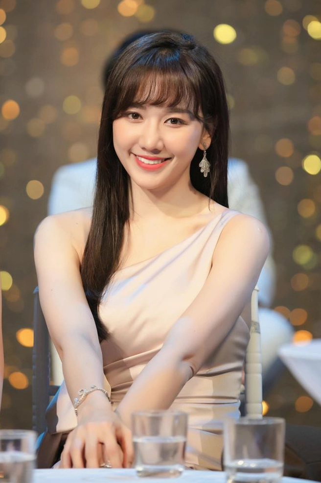 Hari Won Là Người Nước Nào? Hé Lộ Hành Trình Tại Việt Nam Hari Won trong một sự kiện