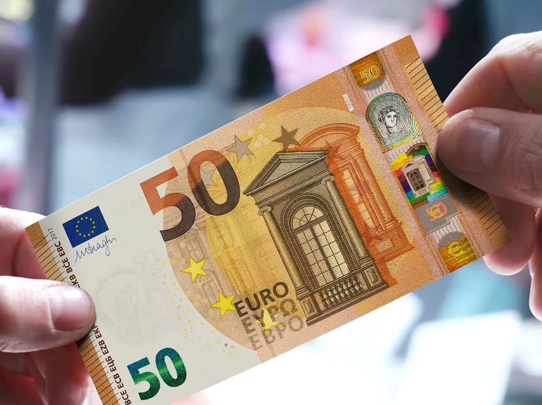 Euro Là Tiền Nước Nào? Khám Phá Chi Tiết Đồng Tiền Chung Châu Âu Hình ảnh tiền giấy Euro
