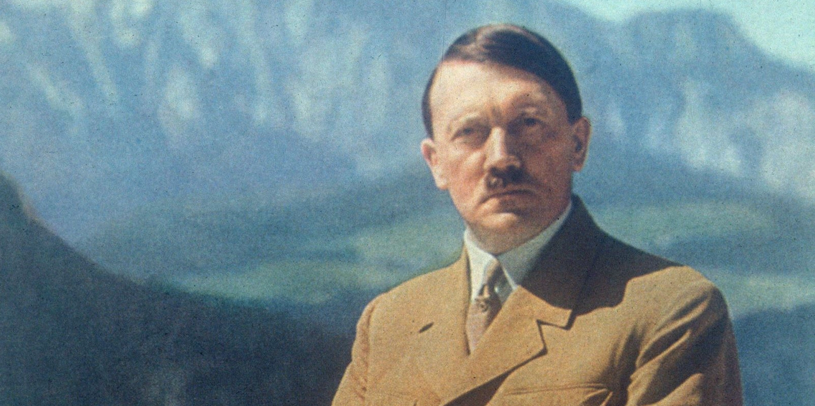 Hitler phát biểu trước đám đông