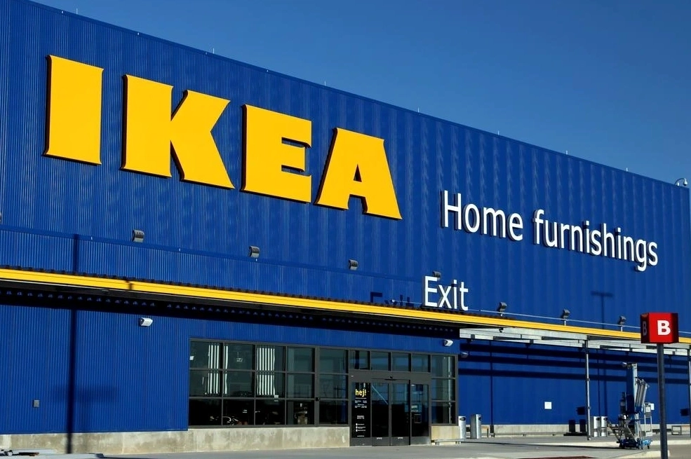 IKEA Của Nước Nào? Hành Trình Trở Thành Gã Khổng Lồ Nội Thất Toàn Cầu Không gian phòng khách với nội thất IKEA