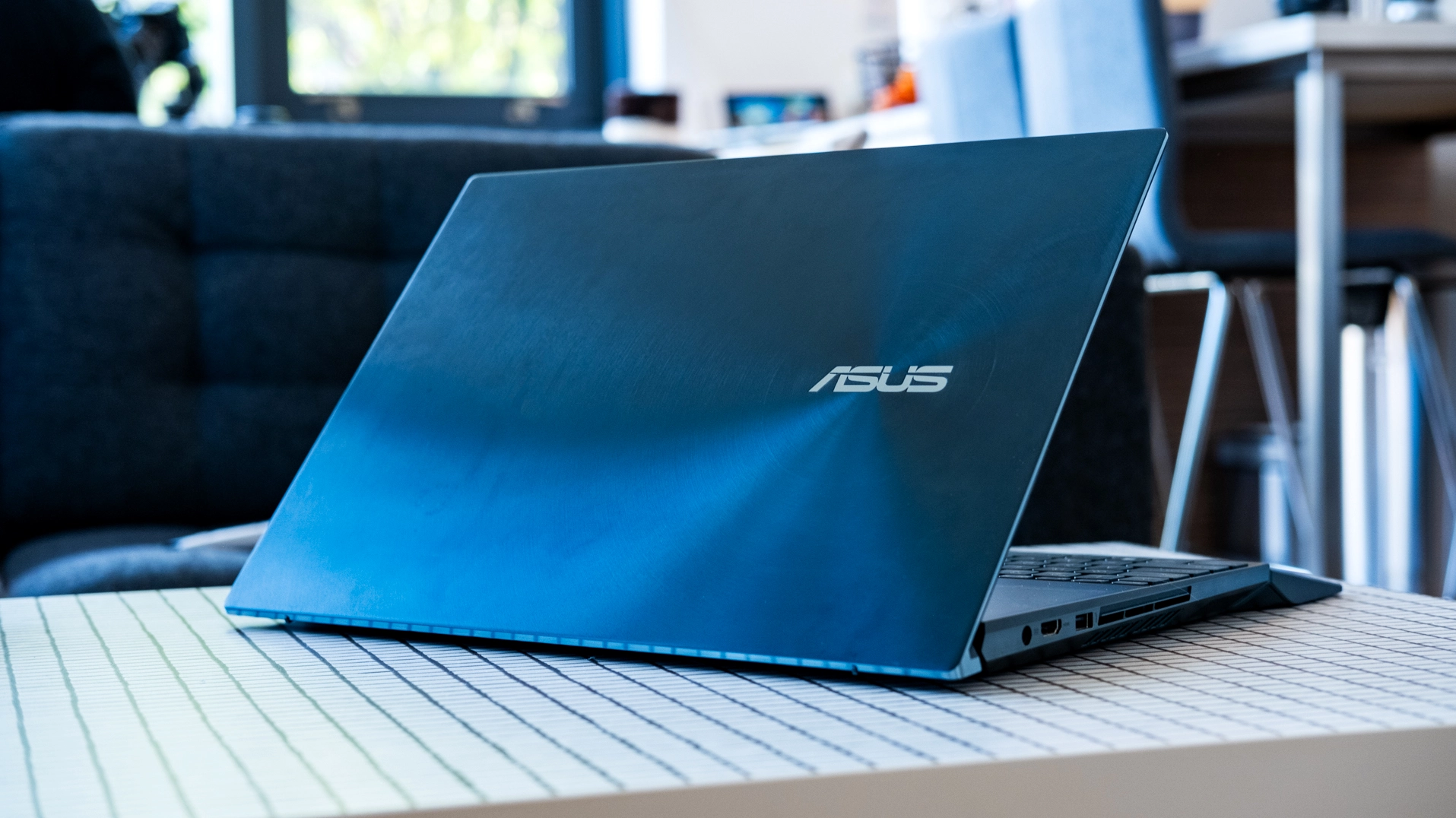 Asus của nước nào? Khám phá nguồn gốc và sự phát triển của thương hiệu Laptop Asus Zenbook Pro Duo