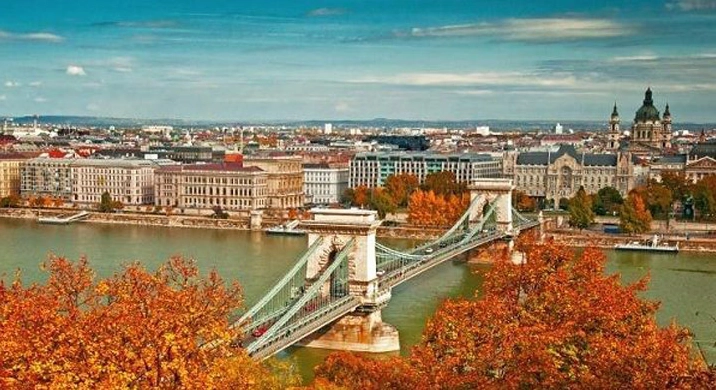 Budapest Là Thủ Đô Của Nước Nào? Khám Phá Trái Tim Châu Âu Lâu đài Buda tráng lệ vào ban đêm