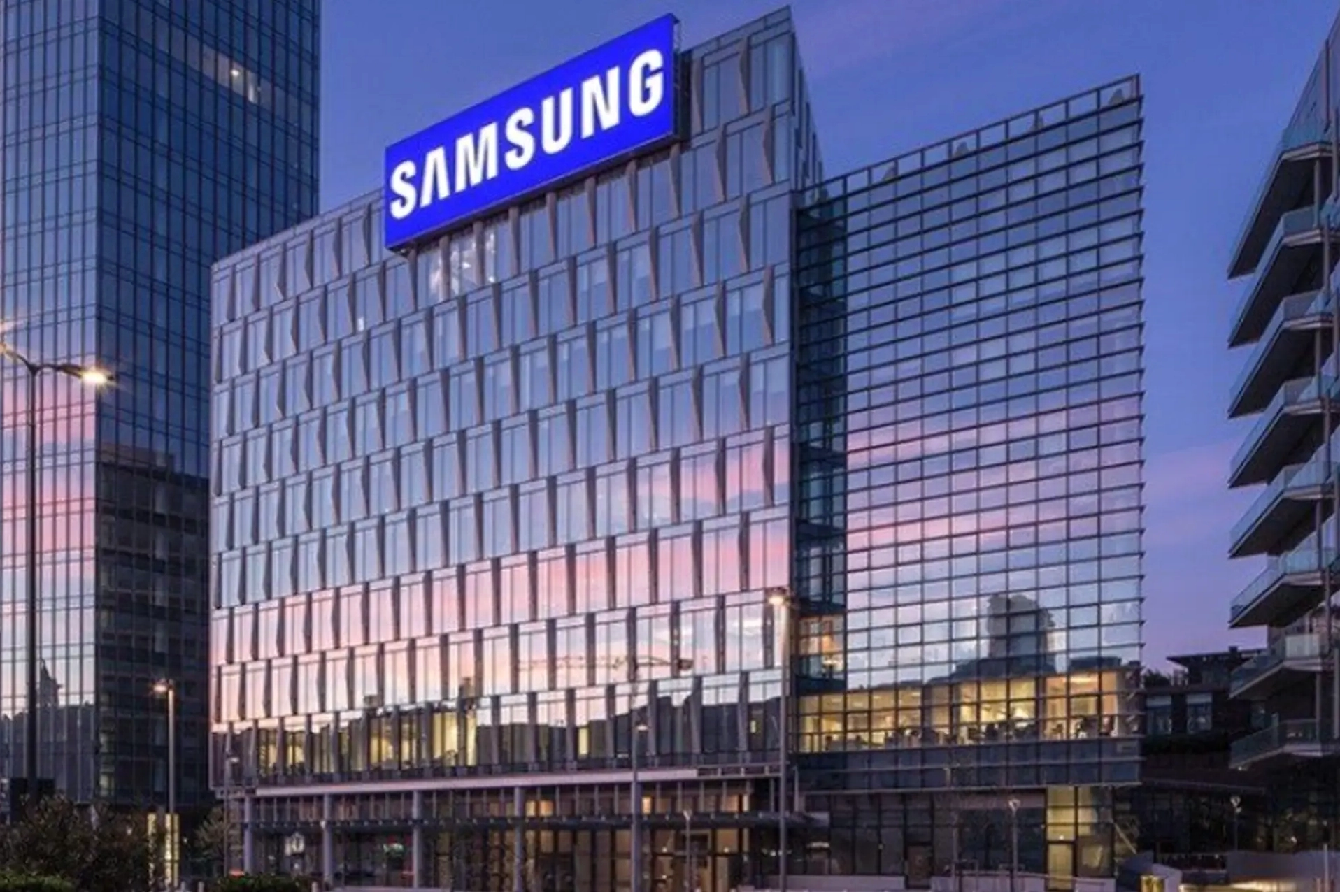 Samsung là của nước nào? Hé lộ nguồn gốc tập đoàn công nghệ hàng đầu Logo Samsung trên sản phẩm