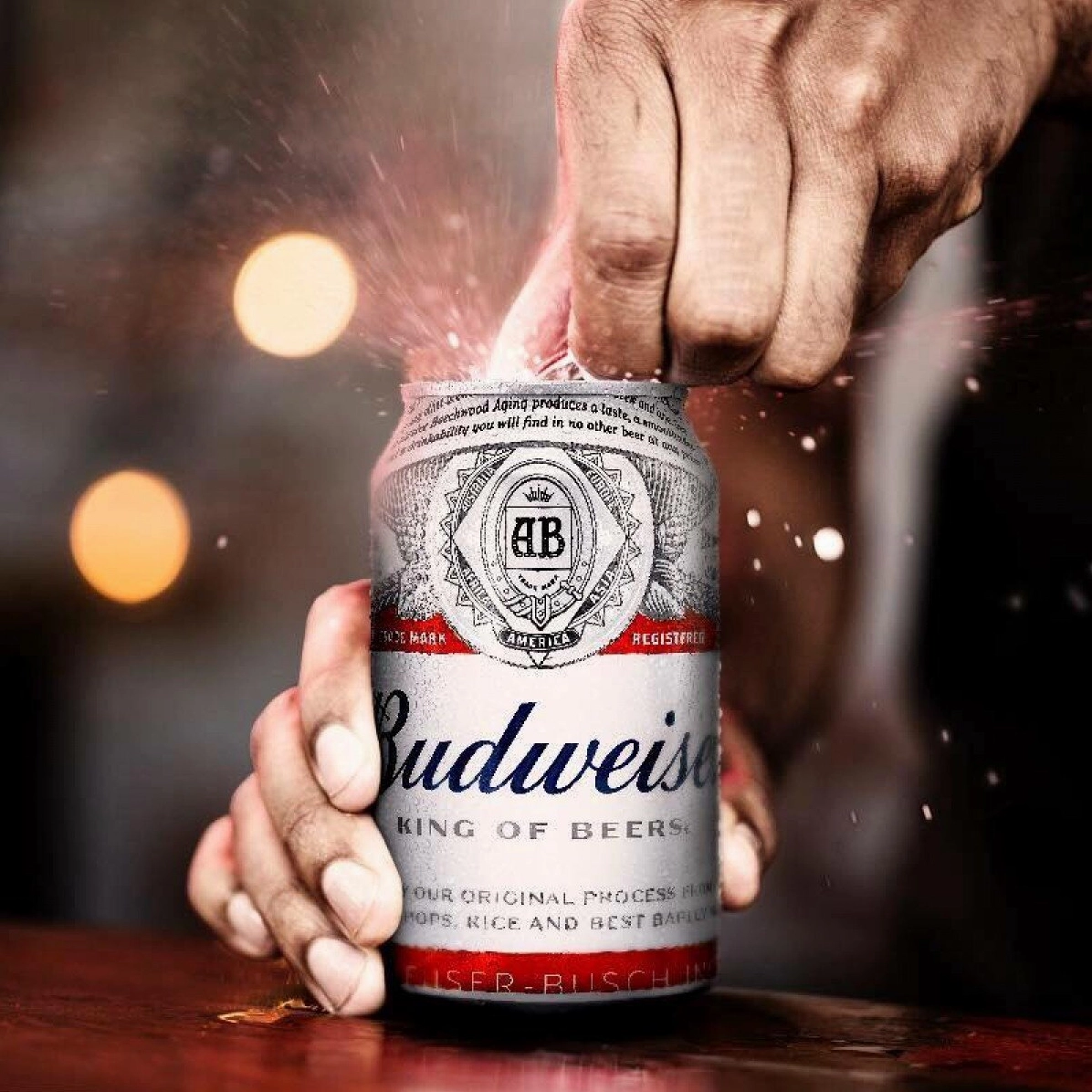 Ly bia Budweiser lạnh sảng khoái